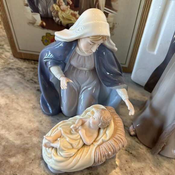 Grandeur Noel 2002 Holy Family Large Porcelain Nativity Set Collector's Edition - Picture 2 of 6